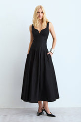 VESTIDO MIDI RECORTE V BUSTO E PREGAS NA SAIA COLEÇÃO INVERNO 26