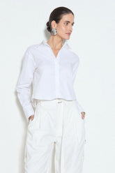 CAMISA MANGA COMPRIDA COM ABERTURA E BOTÕES COSTAS COLEÇÃO VERÃO 25