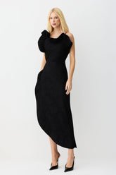 VESTIDO MIDI COM VOLUME ESTRUTURADO DECOTE E LATERAL COLEÇÃO INVERNO 26
