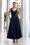 VESTIDO MIDI RECORTE V BUSTO E PREGAS NA SAIA COLEÇÃO INVERNO 26