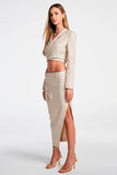 CONJUNTO DE SAIA MIDI COM FENDA DIAGINAL E BLAZER MANGA COMPRIDA FAIXA TRANSPASSADA BARRA COLEÇÃO INVERNO 23