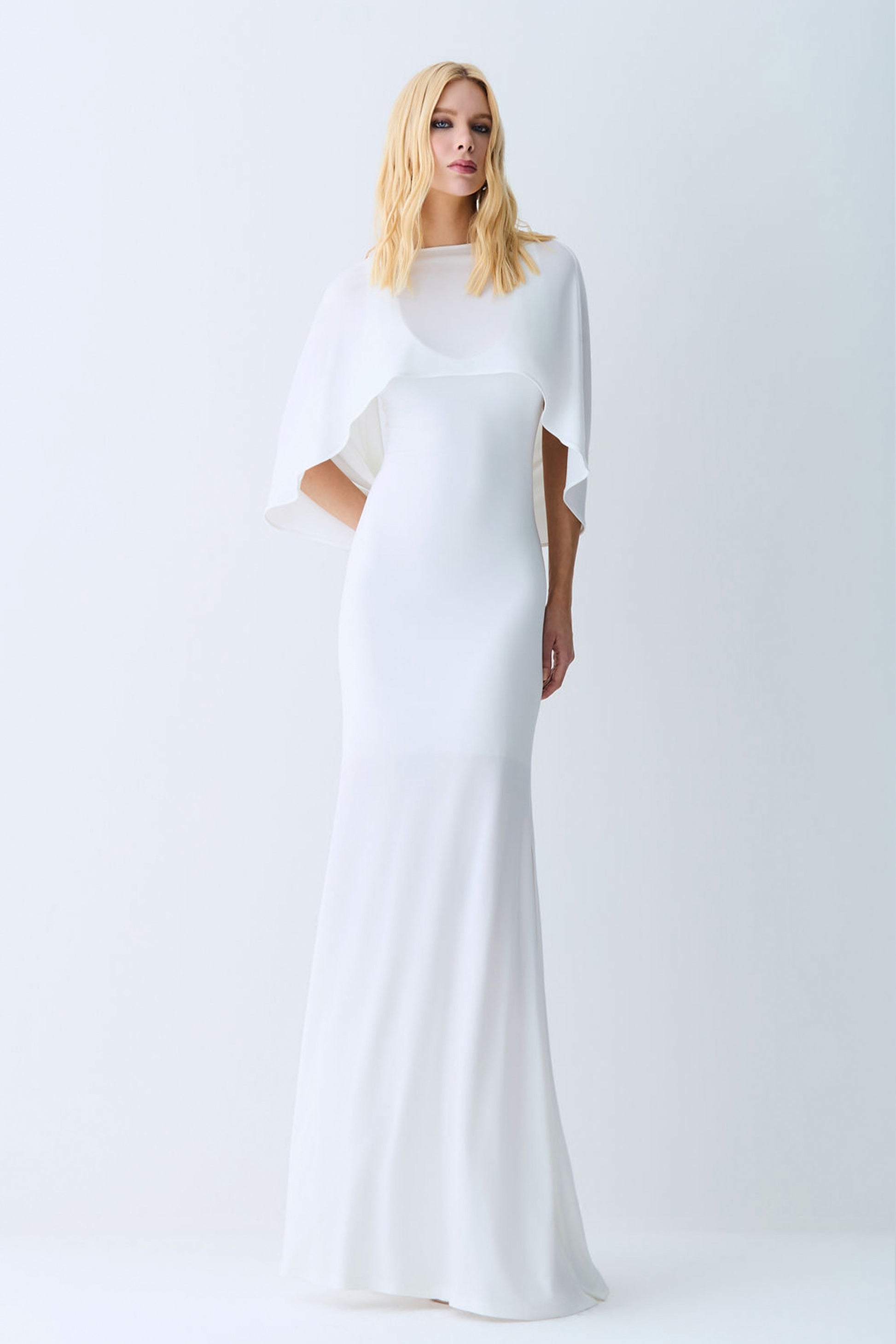 VESTIDO LONGO DECOTE V ABERTURA COSTAS E CAPA COLEÇÃO VERÃO 27