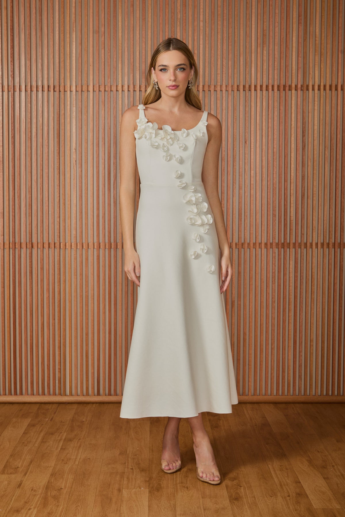 VESTIDO MIDI LORENA FLORES APLICADAS COLEÇÃO INVERNO 25