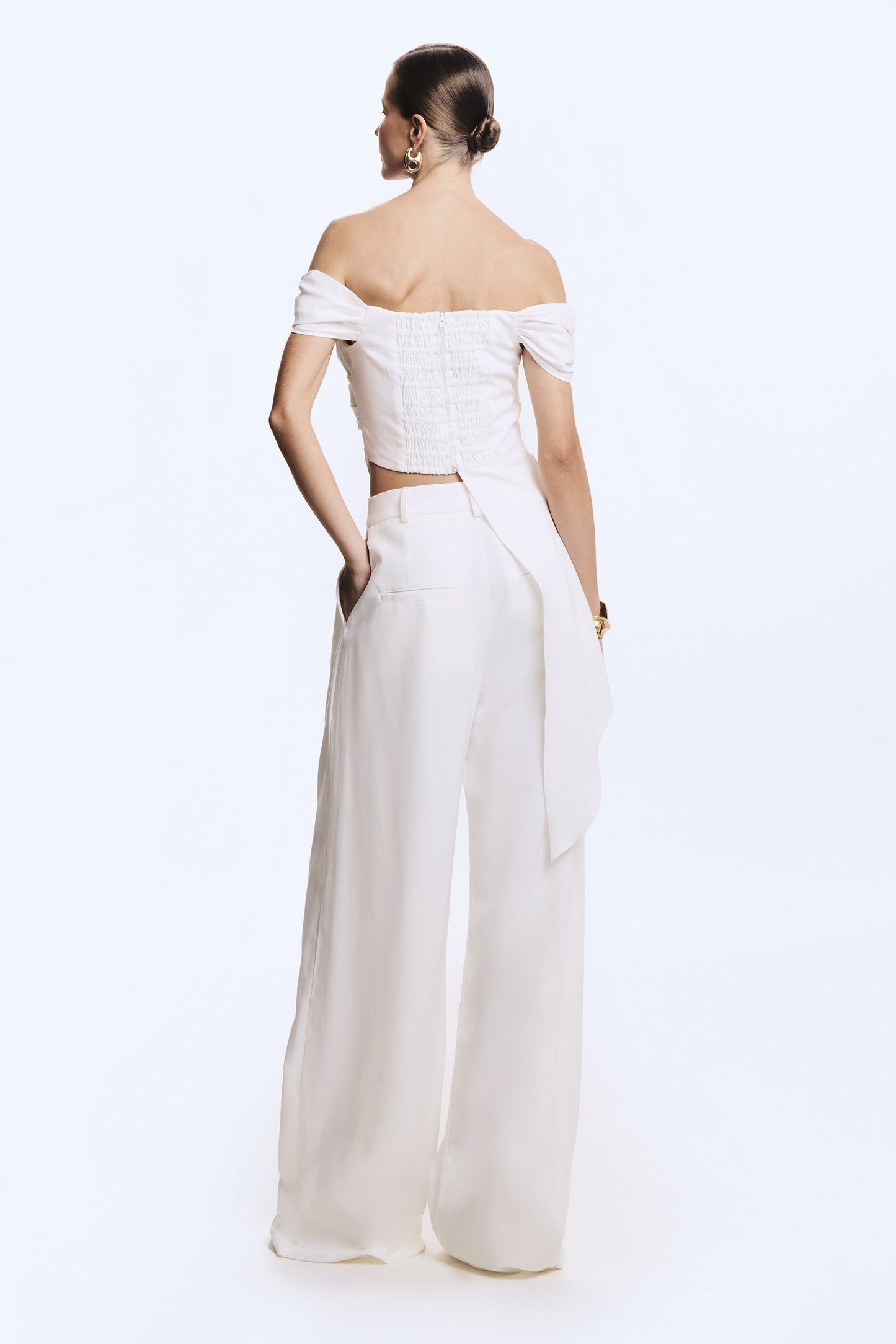 CALCA PANTALONA FLUIDA COM DUAS PREGAS FRENTE COLEÇÃO VERÃO 26