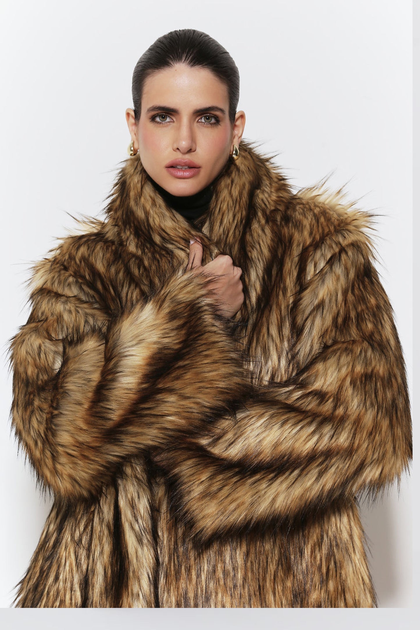 CASACO LONGO COM GOLA PELO COLEÇÃO INVERNO 25