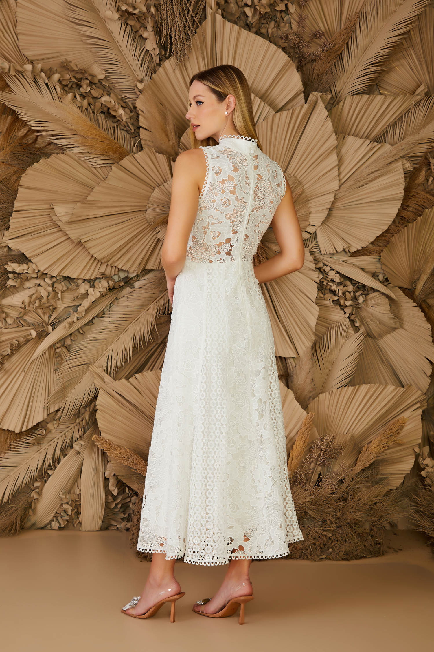 VESTIDO MIDI MIX RENDAS COLEÇÃO ALTO VERÃO 24
