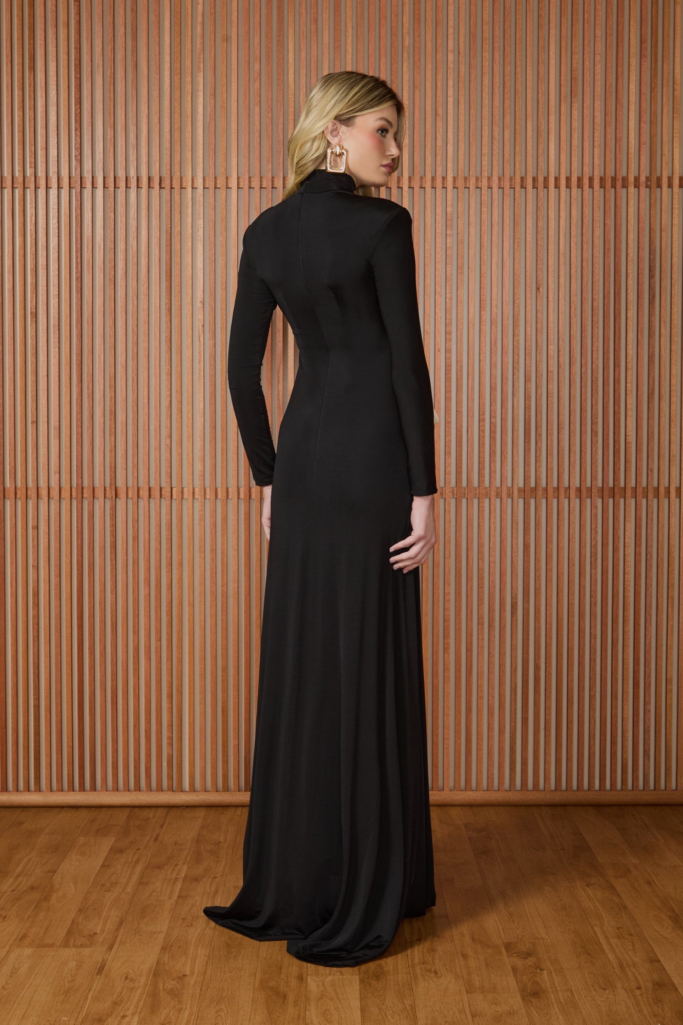 VESTIDO LONGO CATHERINE GOLA ALTA COLEÇÃO INVERNO 25