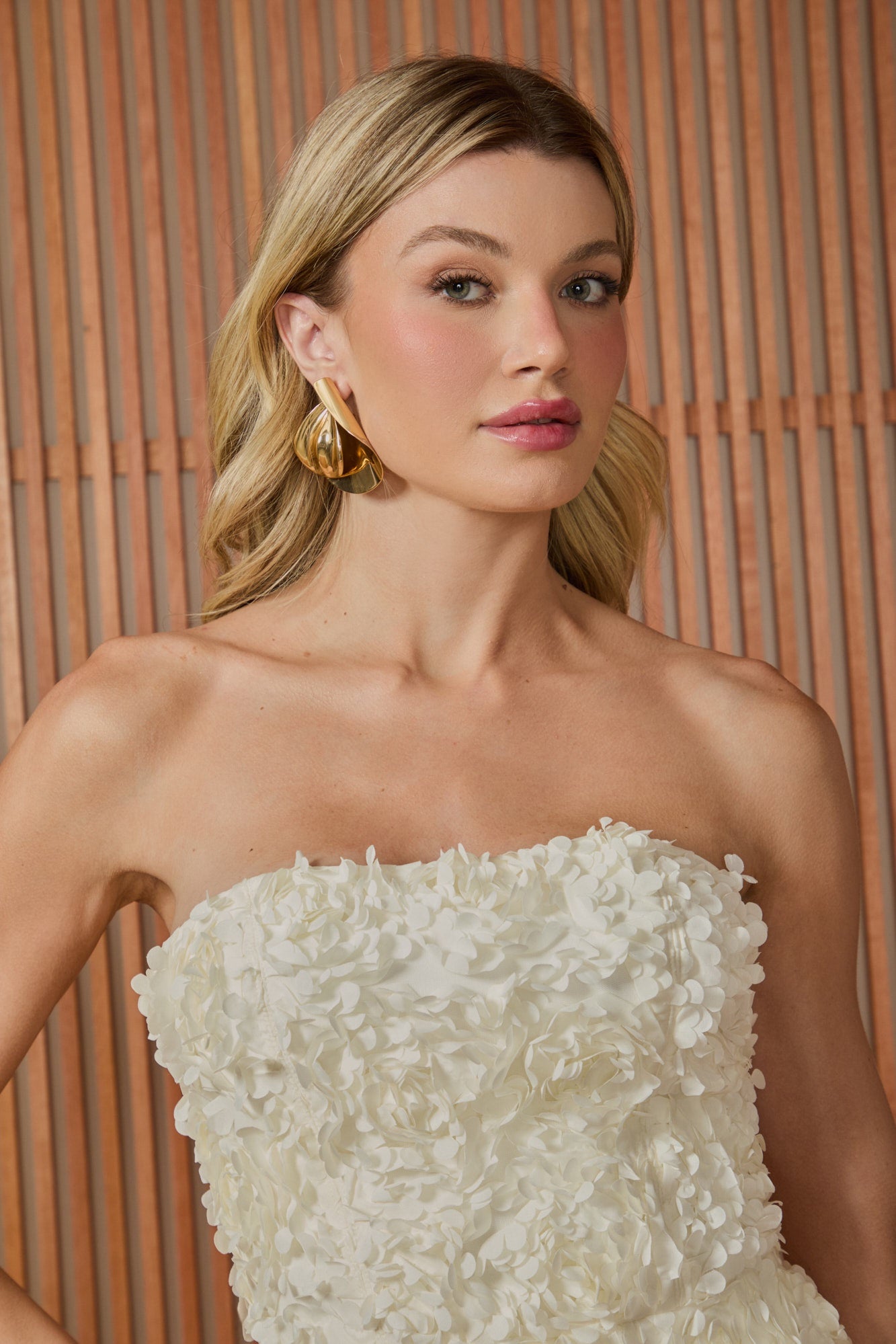 VESTIDO CURTO AURORA FLOR 3D COLEÇÃO INVERNO 25