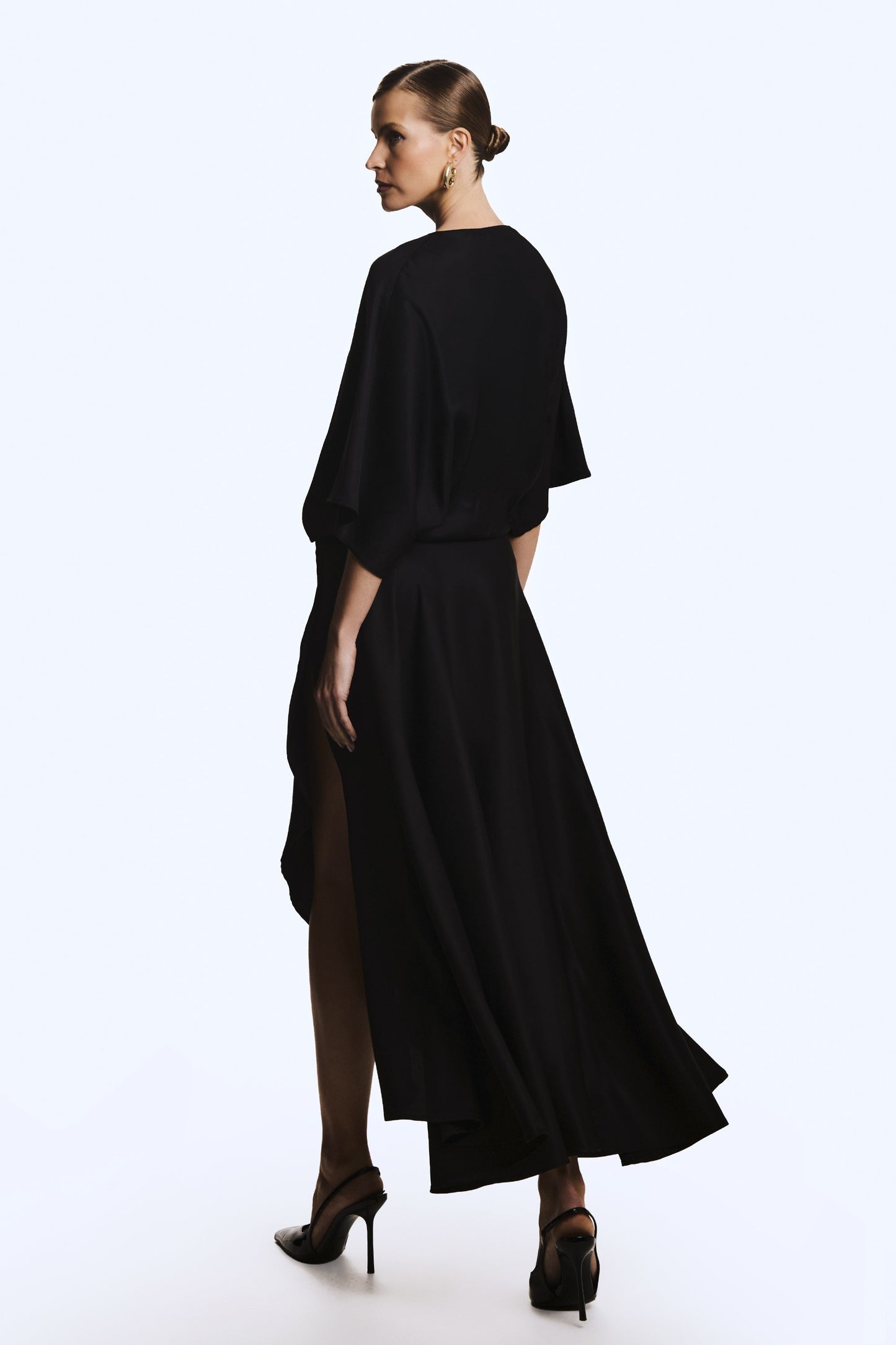 VESTIDO MIDI FLUIDO COM TRANSPASSE SAIA COLEÇÃO VERÃO 27