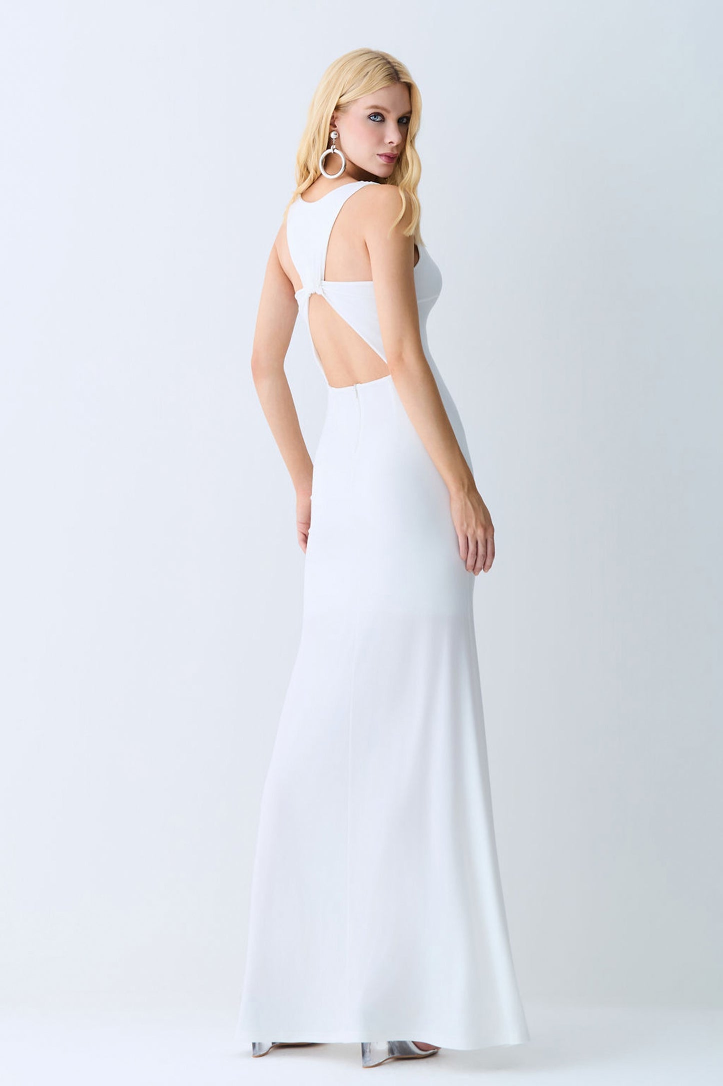 VESTIDO LONGO DECOTE V ABERTURA COSTAS E CAPA COLEÇÃO VERÃO 27