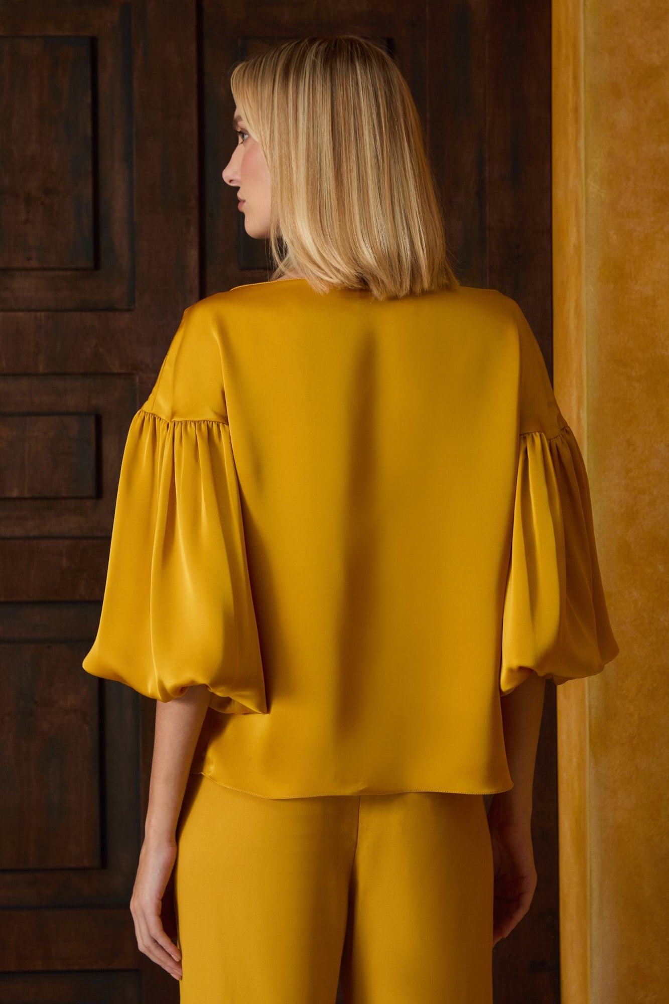 BLUSA CETIM MANGA BUFANTE COLEÇÃO INVERNO 26