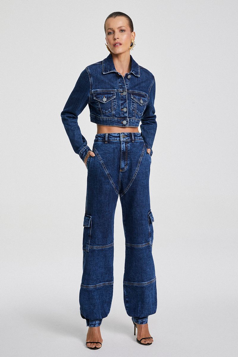 JAQUETA CURTA JEANS COM BOLSOS NA FRENTE COLEÇÃO VERÃO 24