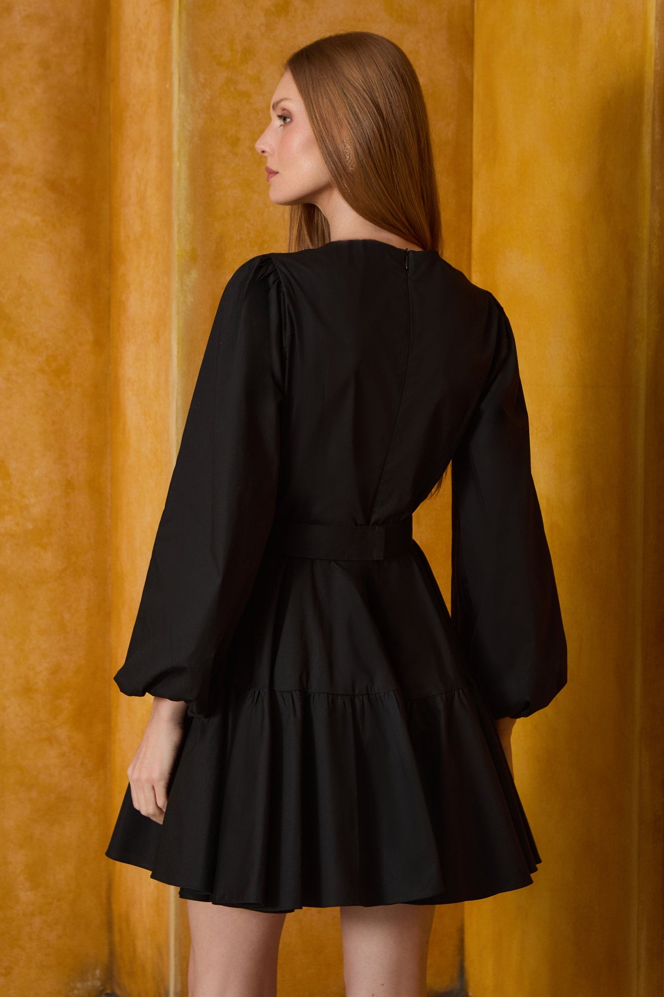 VESTIDO CURTO ABERTURA DECOTE COLEÇÃO INVERNO 26