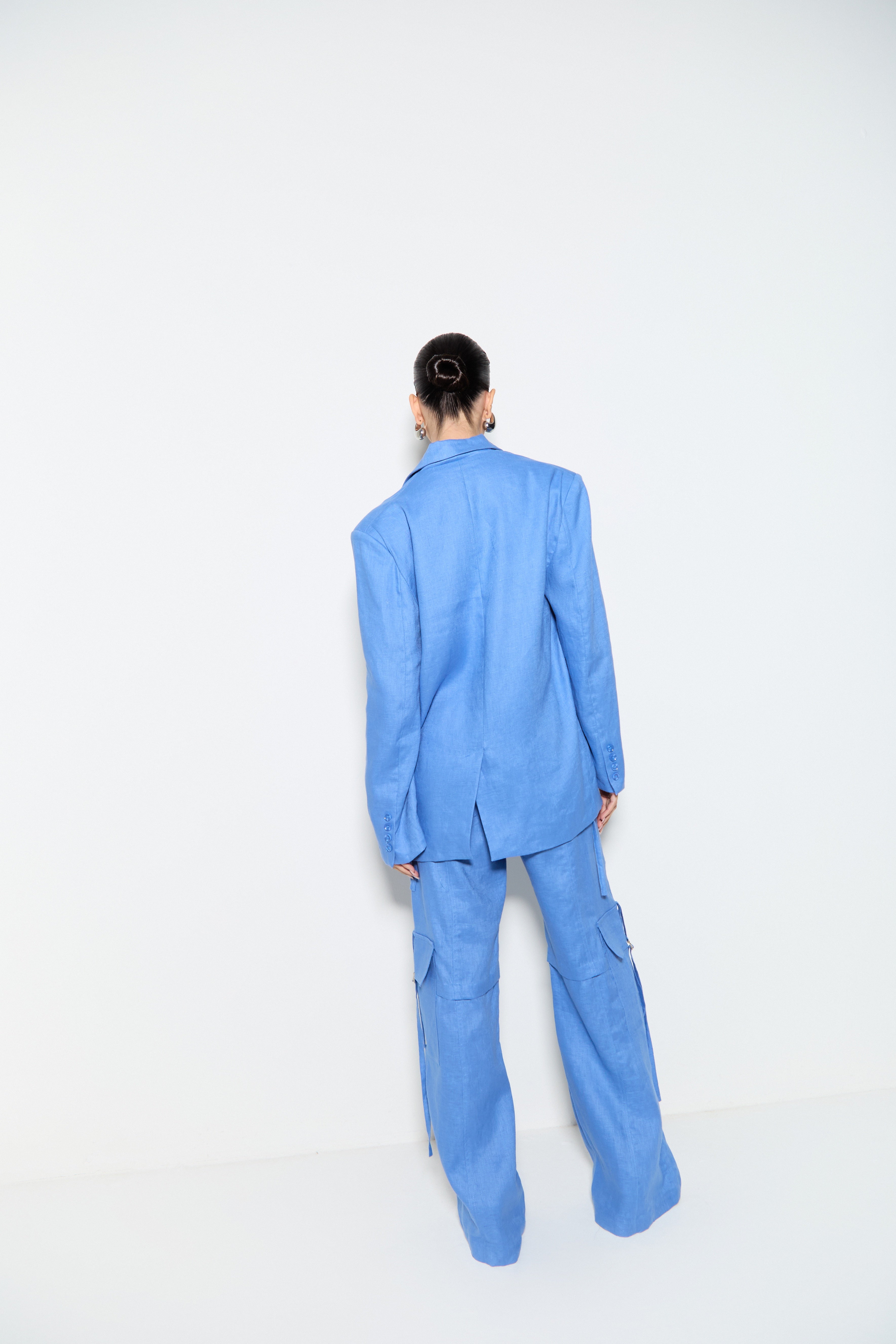 BLAZER LONGO EM LINHO COM OMBREIRAS COLEÇÃO VERÃO 25