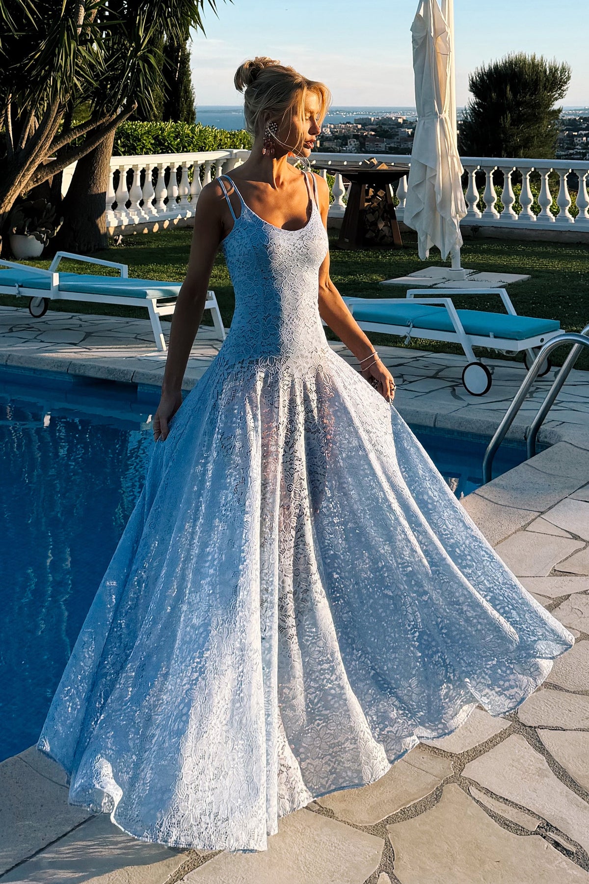 VESTIDO MIDI EM RENDA ACINTURADO COM DECOTE V COLEÇÃO VERÃO 27
