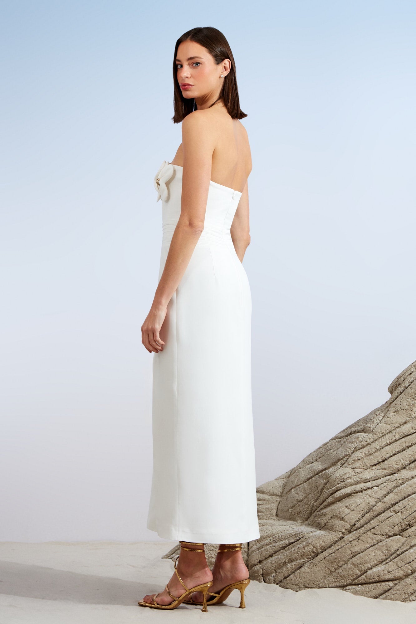 VESTIDO MIDI FLORES BORDADOS COLEÇÃO ALTO VERÃO 26