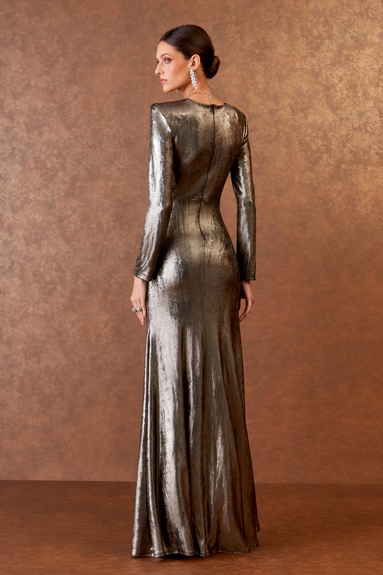 VESTIDO LONGO DECOTE COM DEGAGE COLEÇÃO INVERNO 25