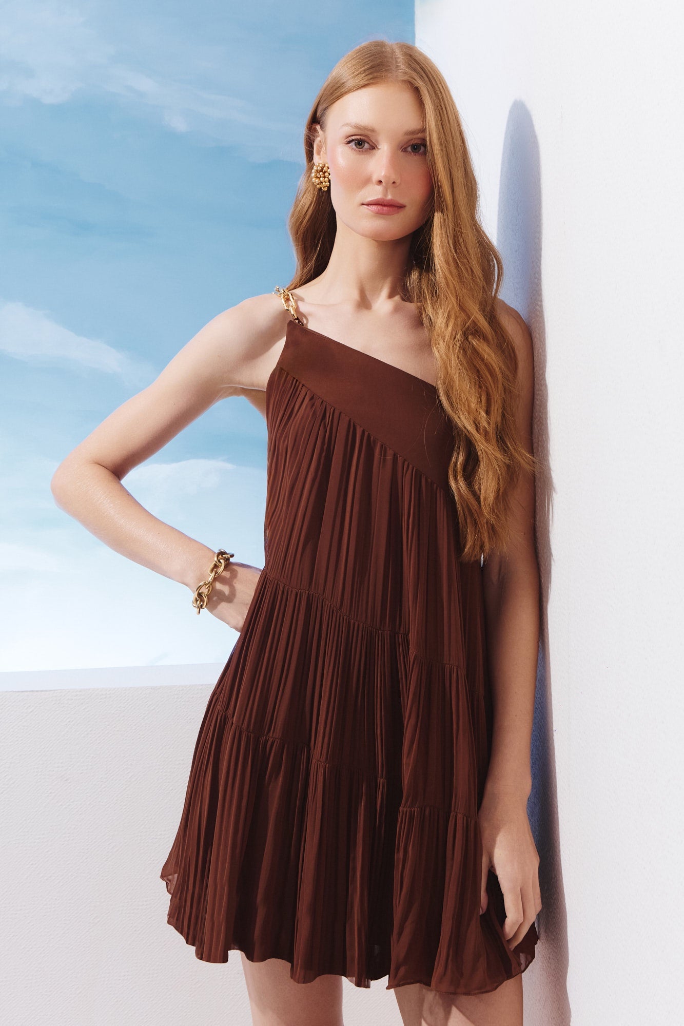 VESTIDO CURTO ALÇA CORRENTE MARTELADA COLEÇÃO VERÃO 27