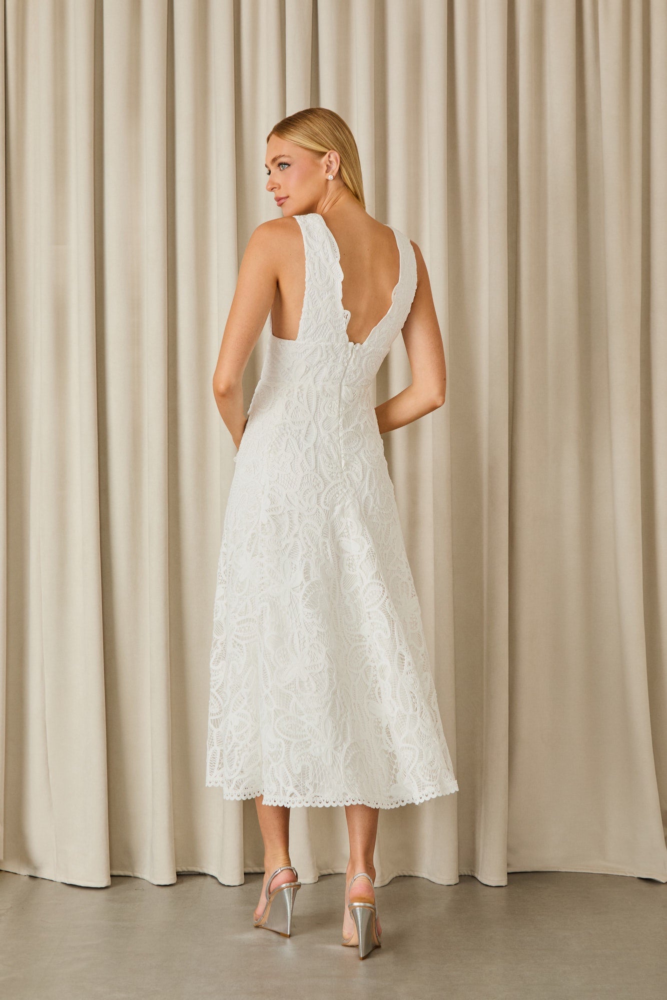 VESTIDO MIDI LUCIANA RENDA COLEÇÃO INVERNO 26