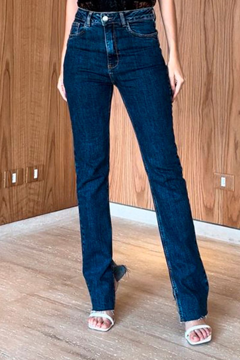 CALÇA RETA JEANS COM FENDA NA BARRA COLEÇÃO VERÃO 24