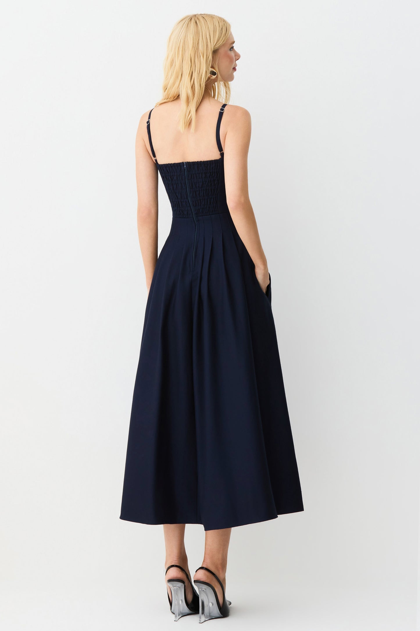 VESTIDO LONGO ACINTURADO PREGAS SAIA RECORTE BUSTO COLEÇÃO INVERNO 26