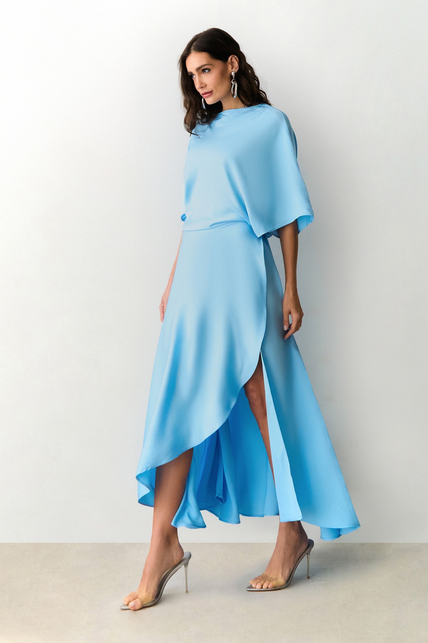VESTIDO MIDI FLUIDO COM TRANSPASSE SAIA COLEÇÃO VERÃO 27
