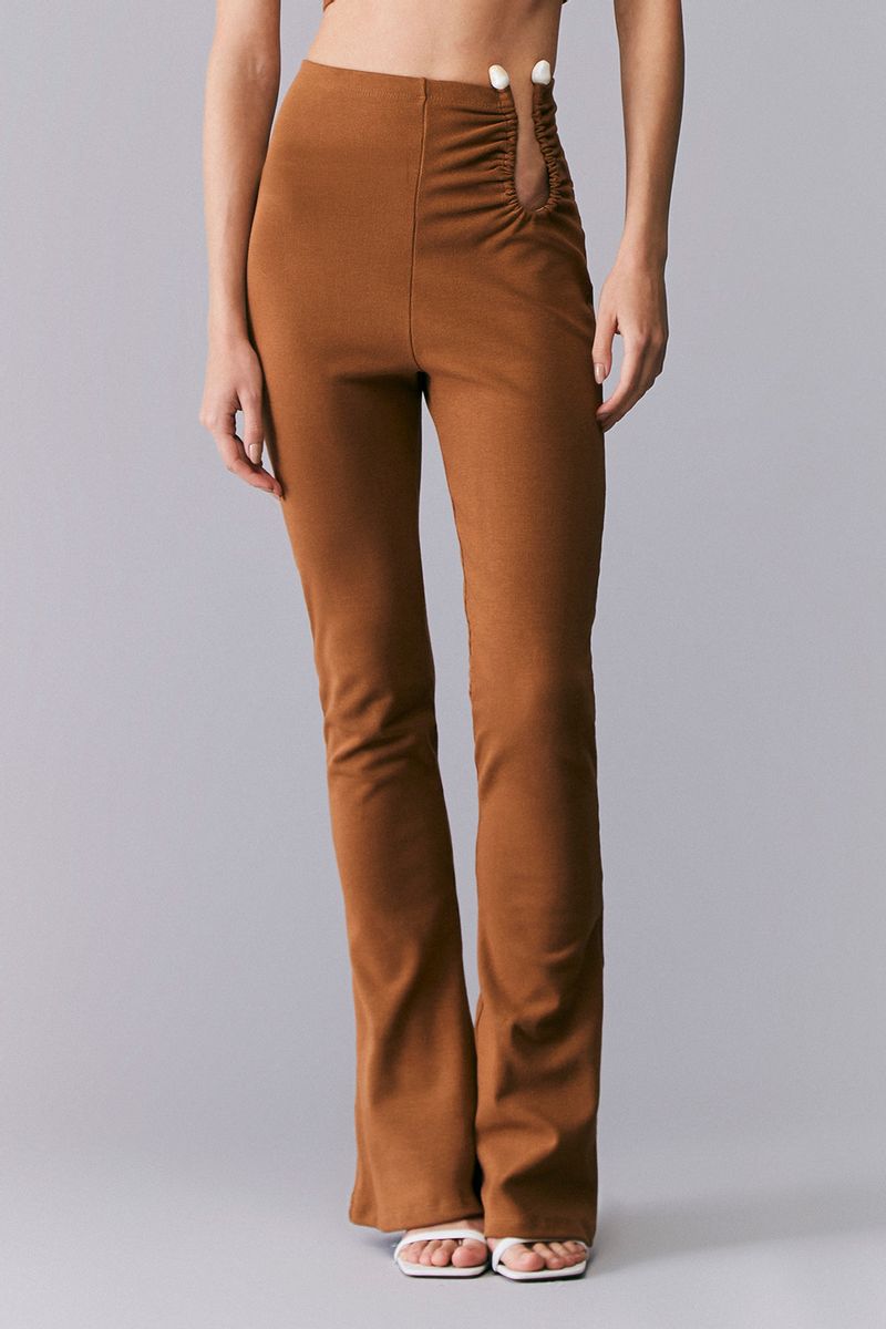CALÇA FLARE COM DETALHE DE METAL NA LATERAL COLEÇÃO INVERNO 23