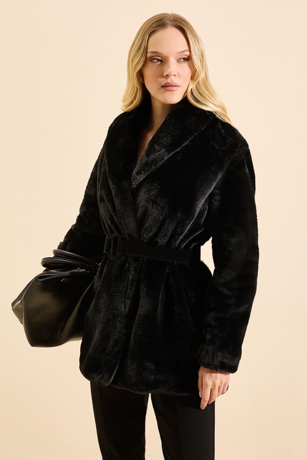 MAXI CASACO DE PELO ANASTACIA C COLEÇÃO INVERNO 26