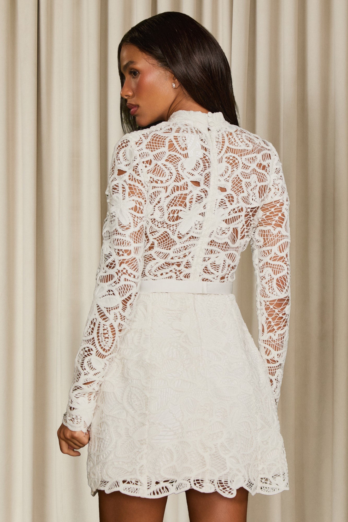 VESTIDO CURTO ANNELISE RENDA COLEÇÃO INVERNO 26