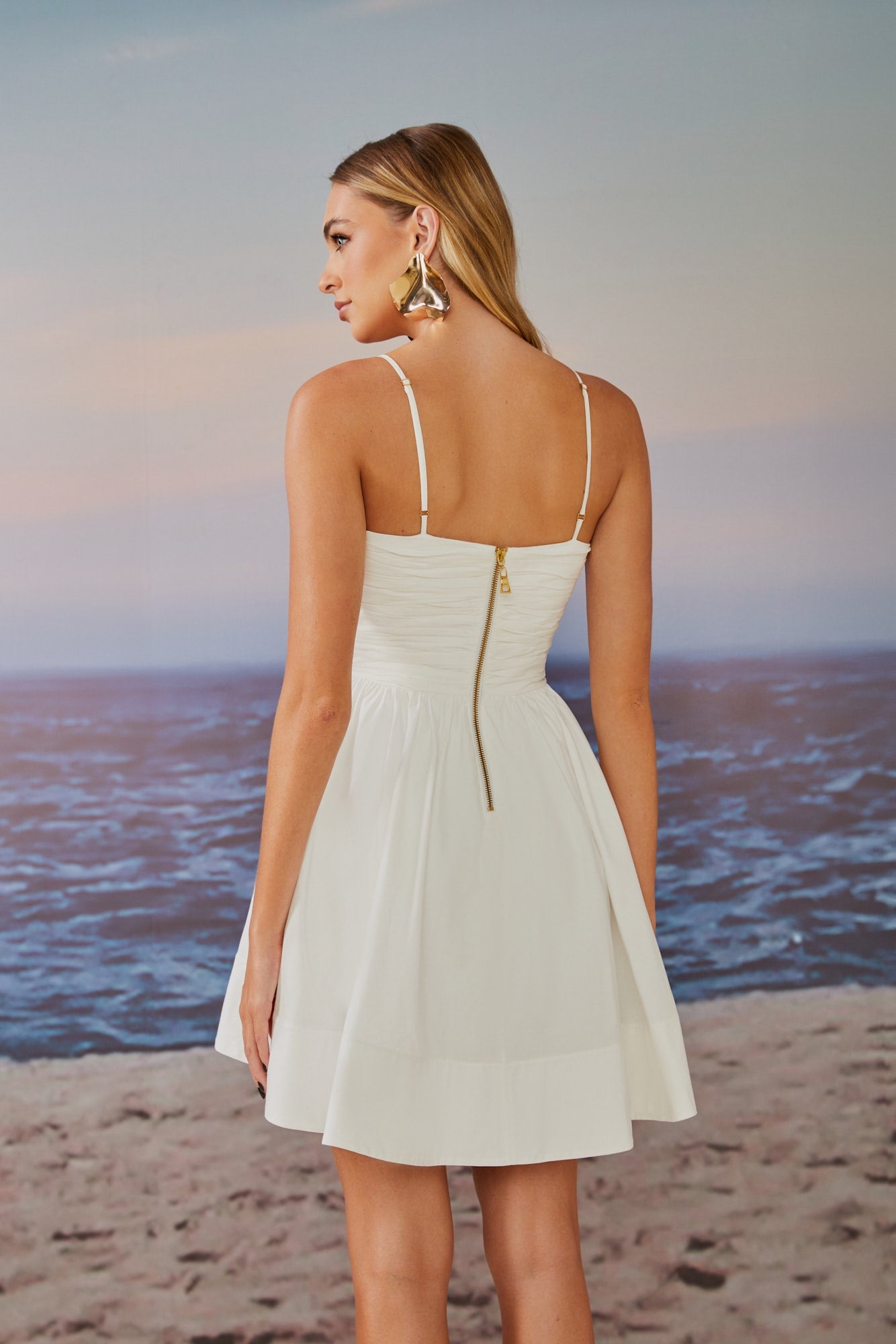 VESTIDO CURTO KARLIE METAL COLEÇÃO ALTO VERÃO 25