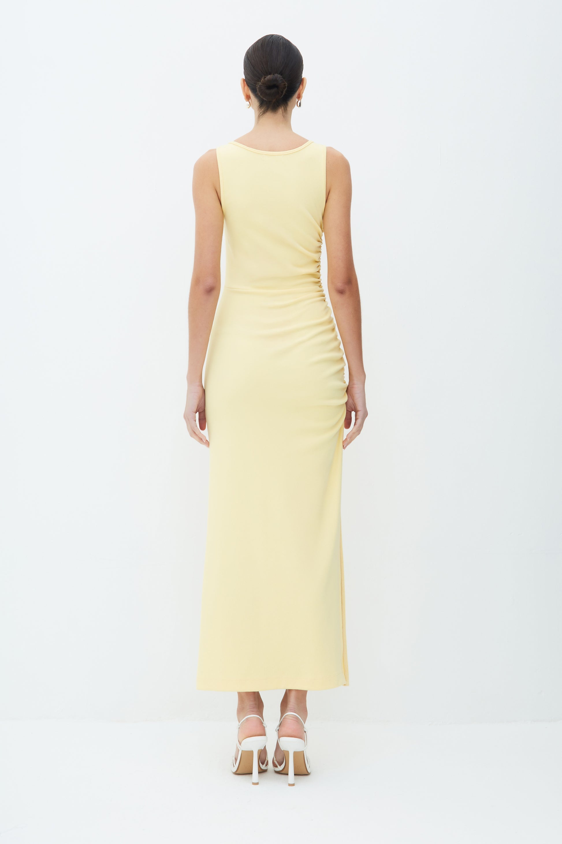 VESTIDO MIDI COM FRANZIDO E FENDA LATERAL COLEÇÃO VERÃO 26