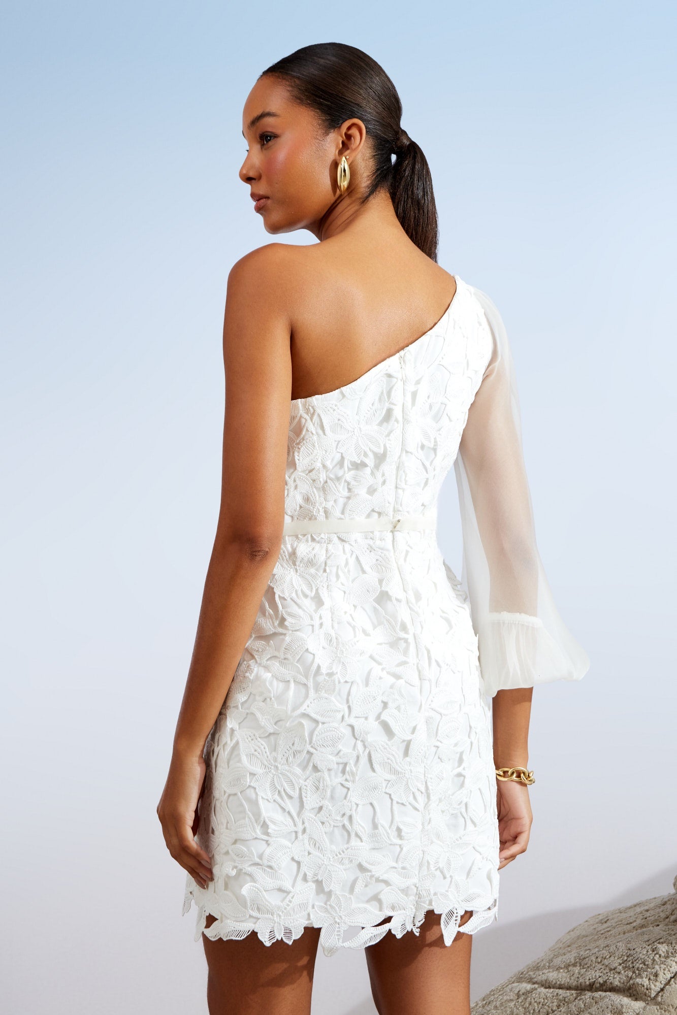 VESTIDO CURTO OMBRO SÓ GUIPURE BEM COLEÇÃO ALTO VERÃO 26