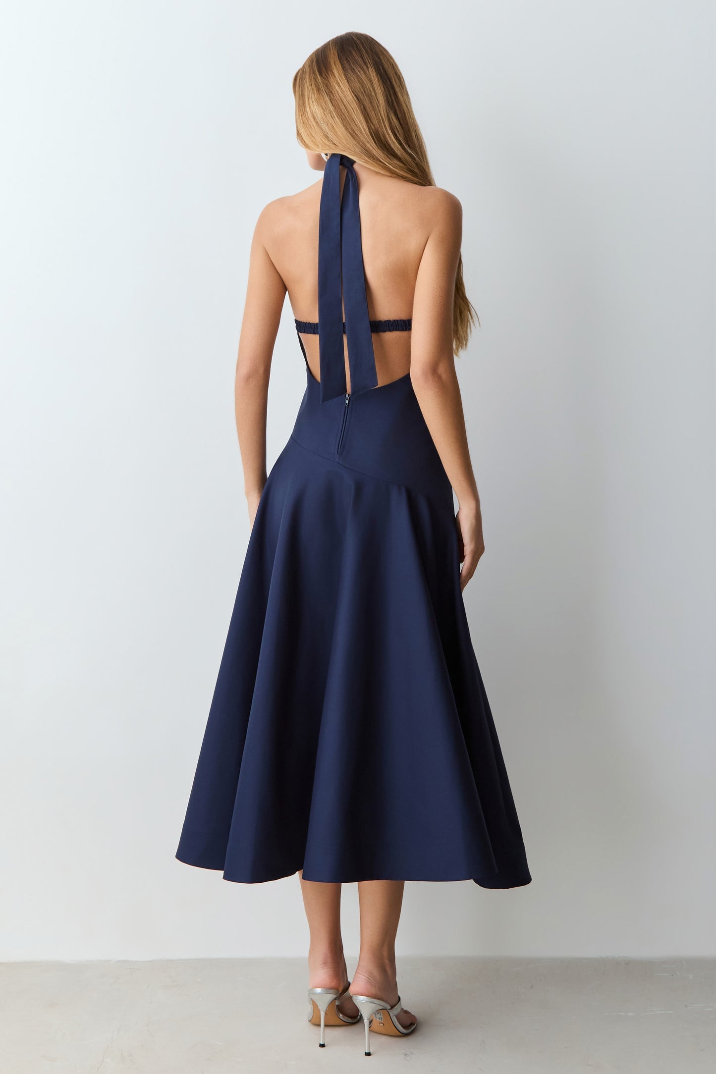 VESTIDO MIDI GOLA MEDIA FRENTE UNICA COM AMARRACAO COLEÇÃO VERÃO 27