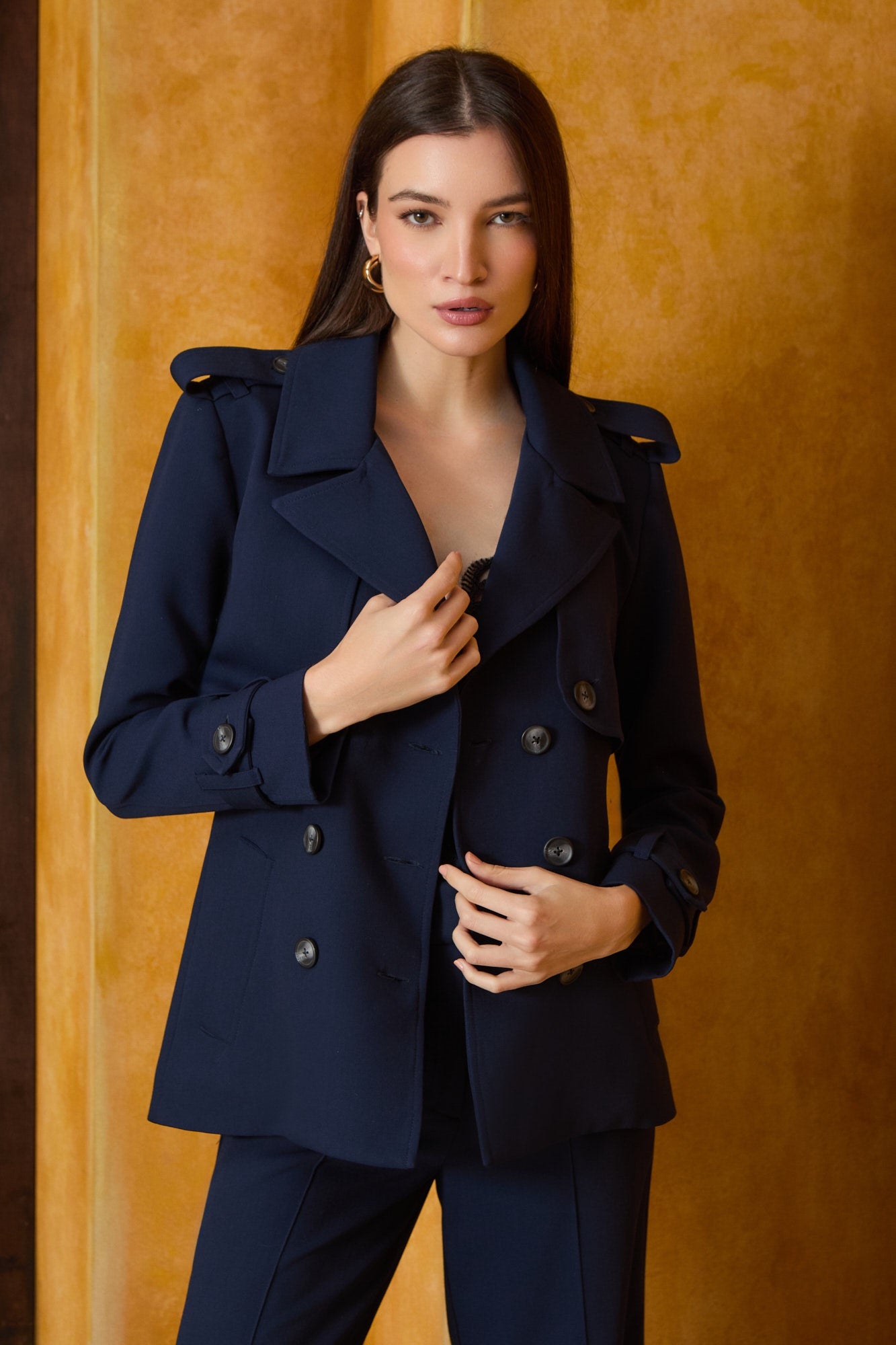 CONJUNTO DE  BLAZER DETALHE BOTÕES E CALÇA RETA CASA INGLESA COLEÇÃO INVERNO 26
