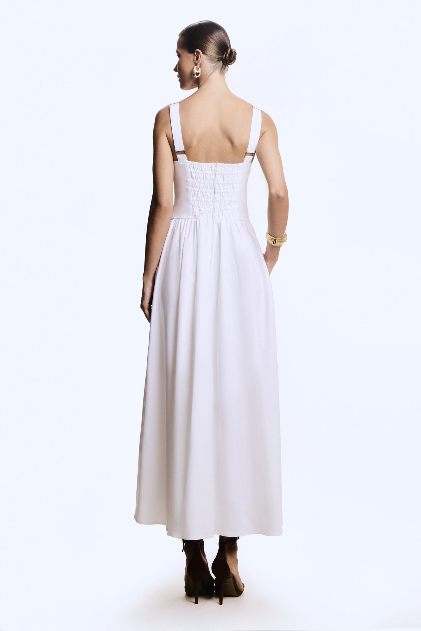 VESTIDO MIDI ESTRUTURADO COS LARGO DECOTE RETO COLEÇÃO INVERNO 26