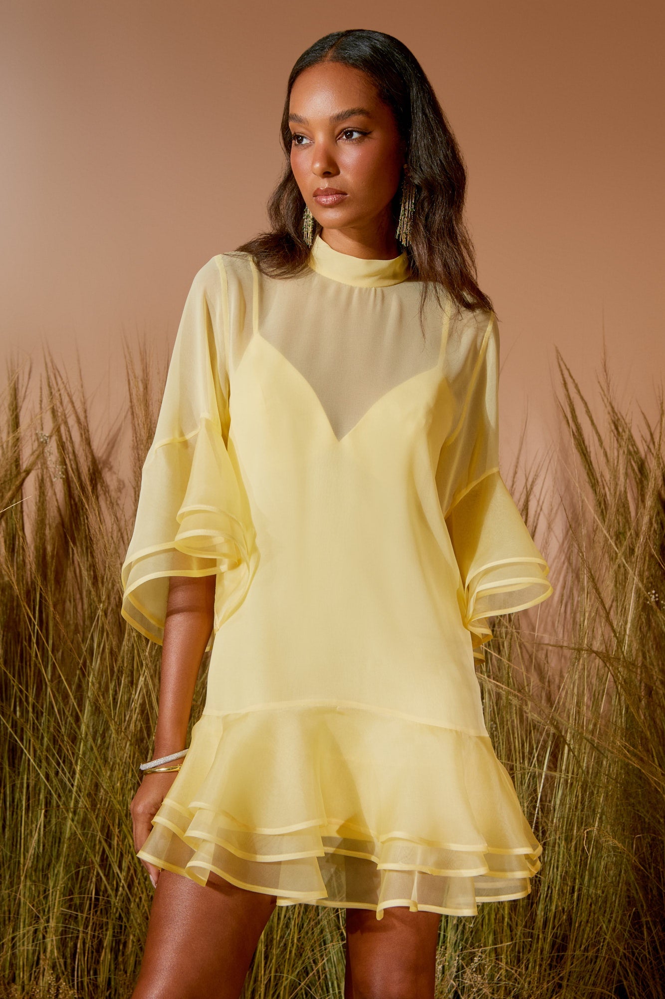 VESTIDO CURTO BABADOS ORGANZA COLEÇÃO VERÃO 26