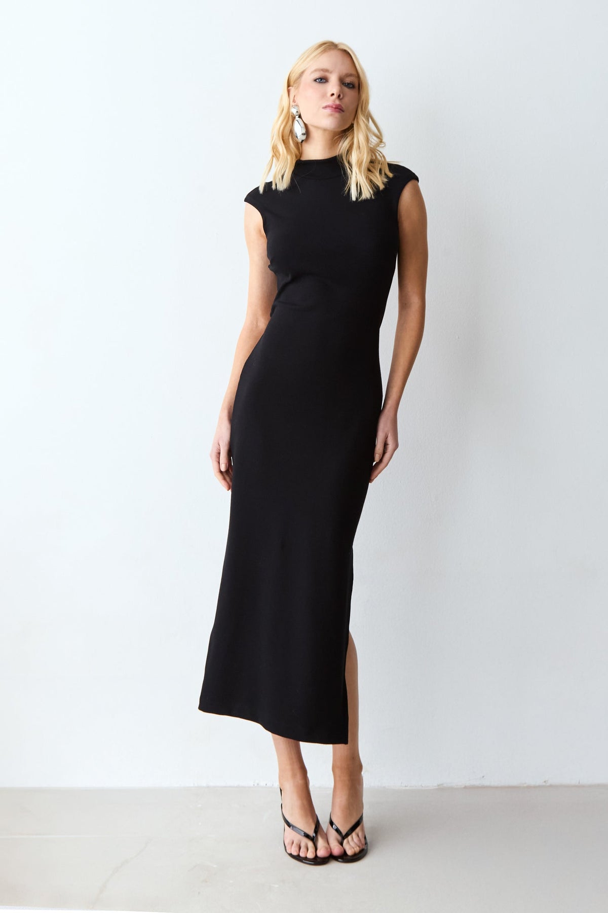 VESTIDO MIDI ABERTURA E TORCAO COSTAS GOLA MEDIA COLEÇÃO VERÃO 27