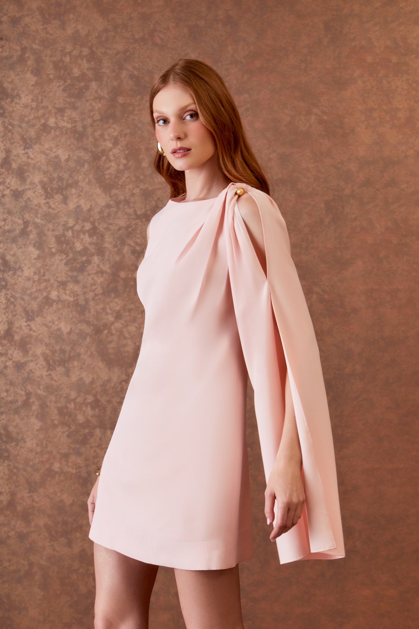 VESTIDO DETALHE BROCHE FAIXA OMBRO COLEÇÃO INVERNO 25