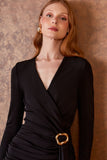 VESTIDO DECOTE TRANSPASSE ENFEITE METAL COLEÇÃO INVERNO 25