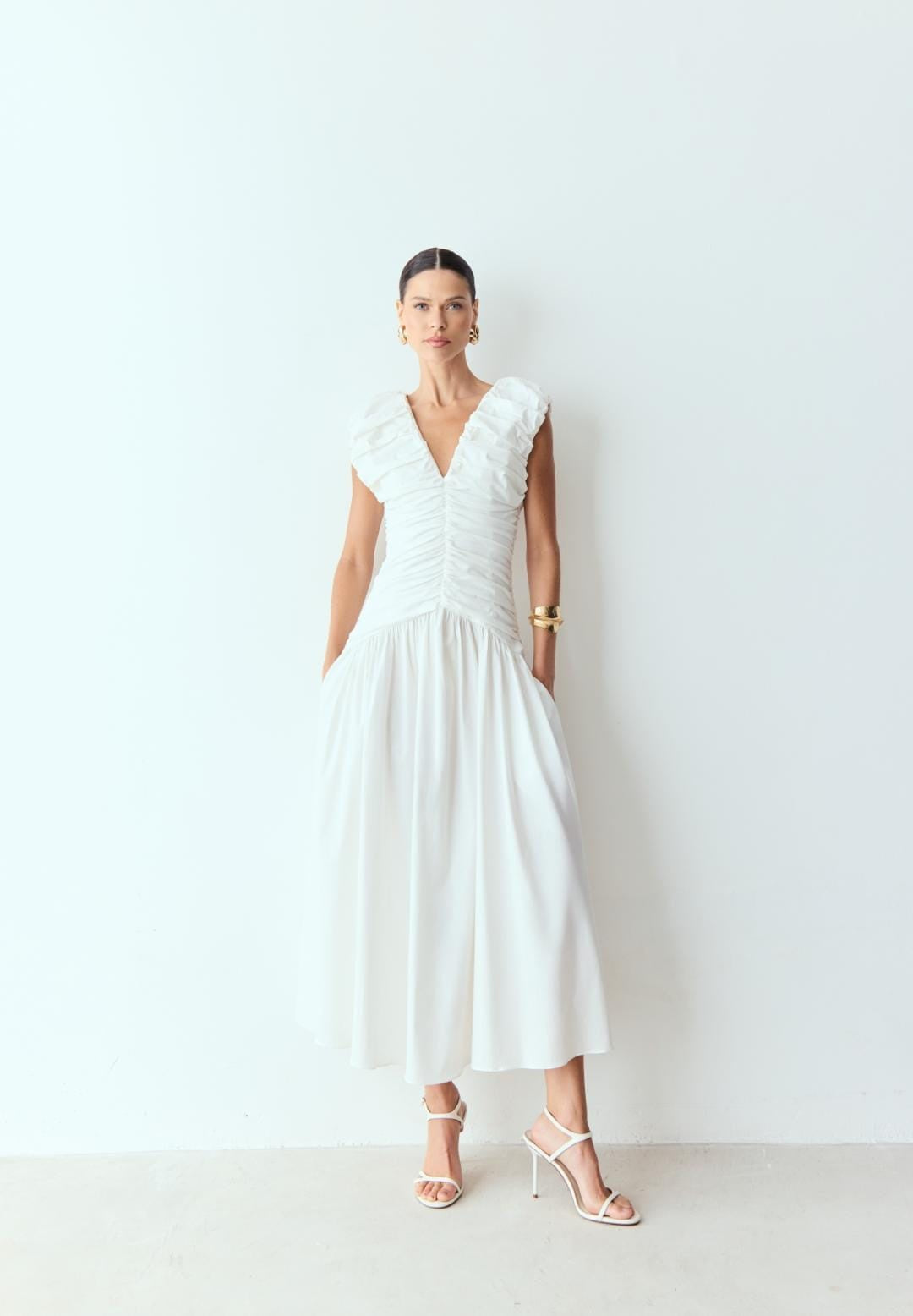 VESTIDO MIDI ALÇAS FRANZIDAS COM VOLUME COLEÇÃO VERÃO 26