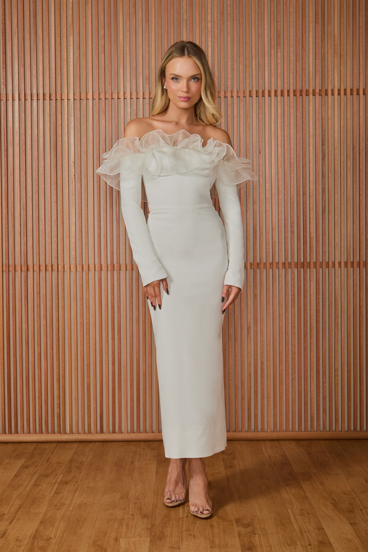 VESTIDO MIDI ANTONELLA BABADO DECOTE COLEÇÃO INVERNO 25