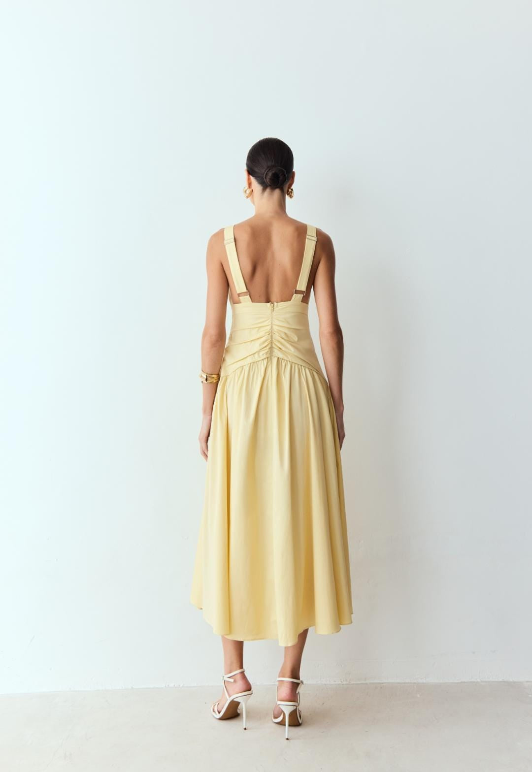 VESTIDO MIDI FRANZIDO FRENTE E COSTAS DETALHE LAÇO COLEÇÃO VERÃO 26