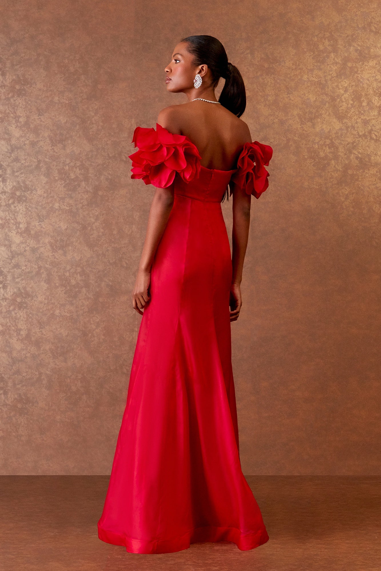 VESTIDO LONGO MANGA PETALAS COLEÇÃO INVERNO 25