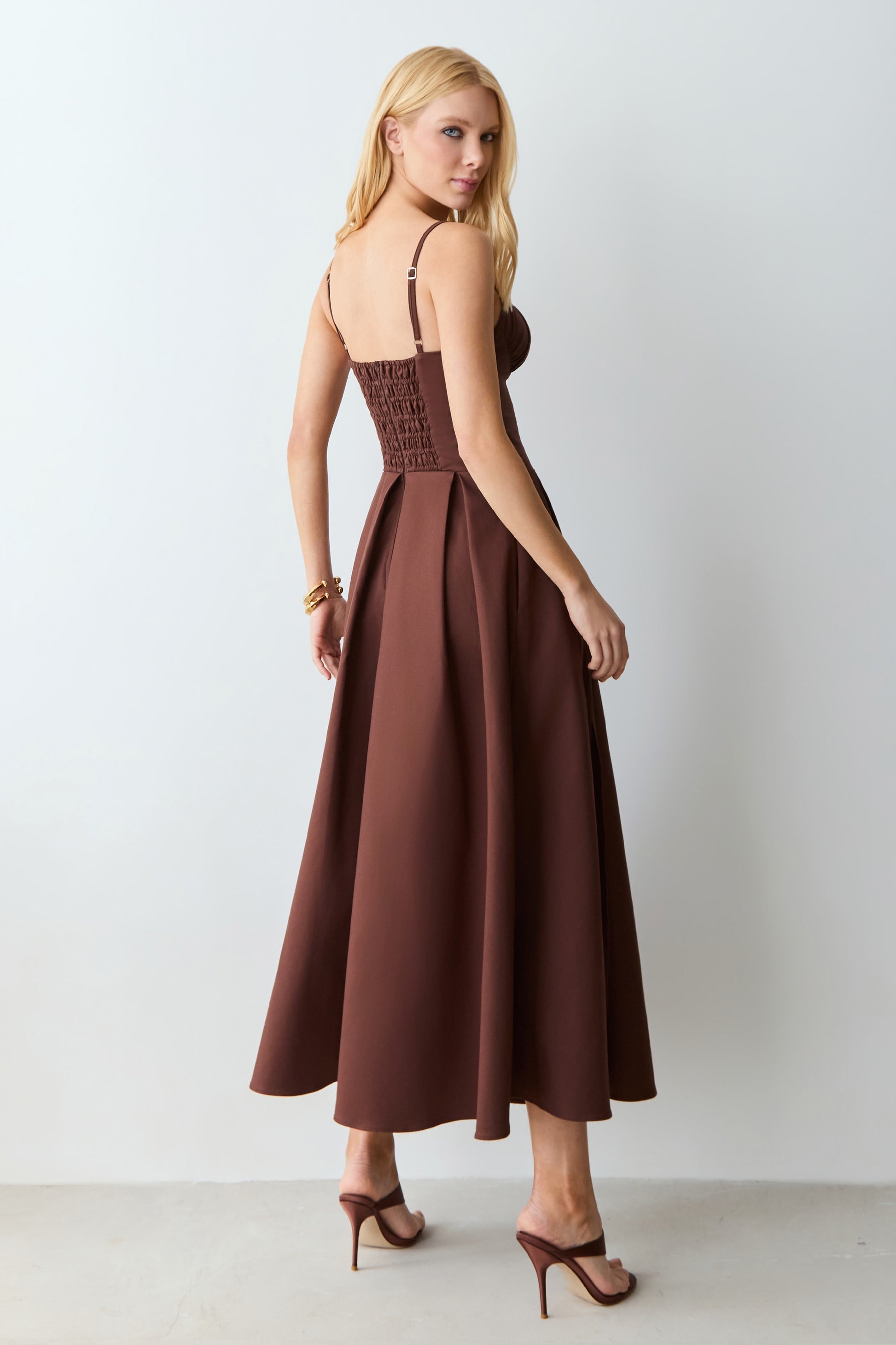 VESTIDO MIDI ACINTURADO COM FRAZIDOS BUSTO E PREGAS COLEÇÃO VERÃO 27