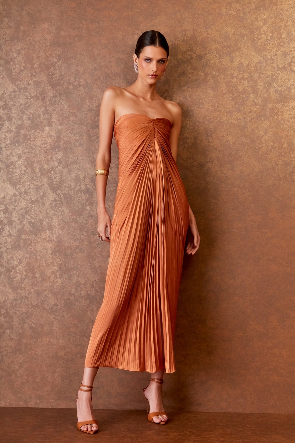 VESTIDO MIDI PLISSADO COLEÇÃO INVERNO 25