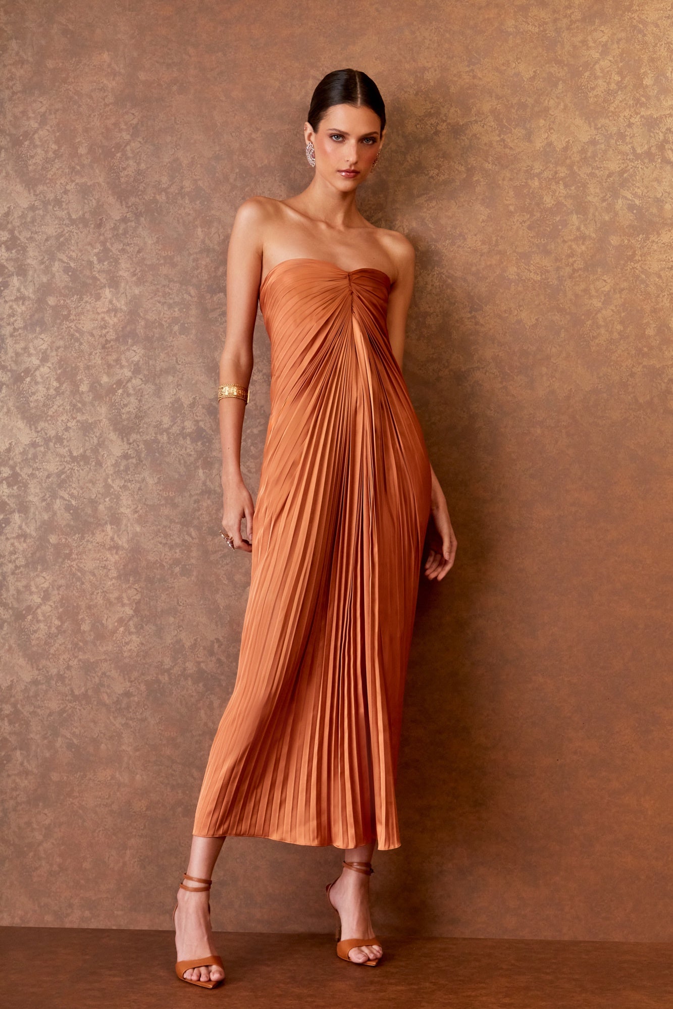 VESTIDO MIDI PLISSADO COLEÇÃO INVERNO 25