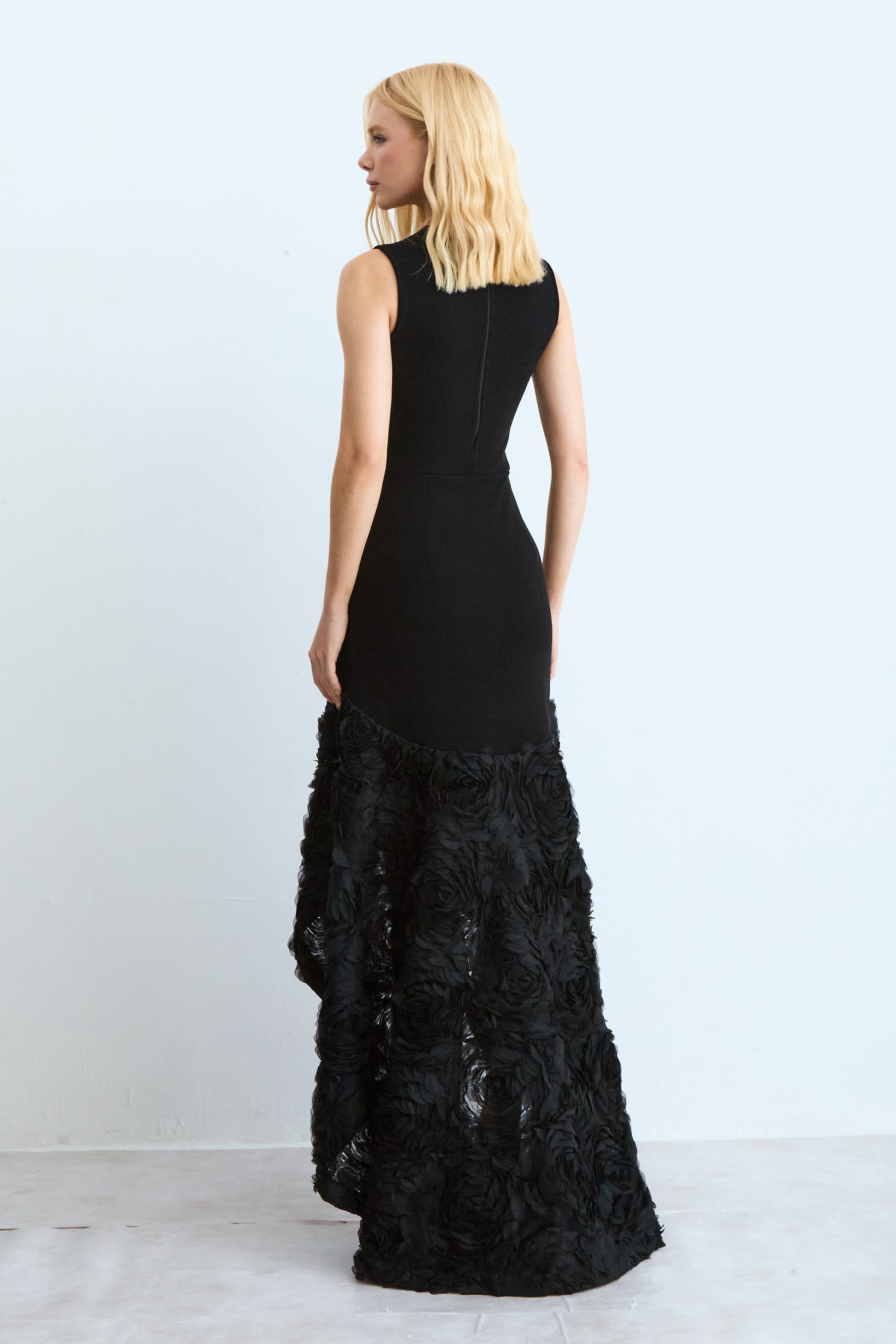 VESTIDO MULLET COM BARRA EM RENDA COLEÇÃO INVERNO 26