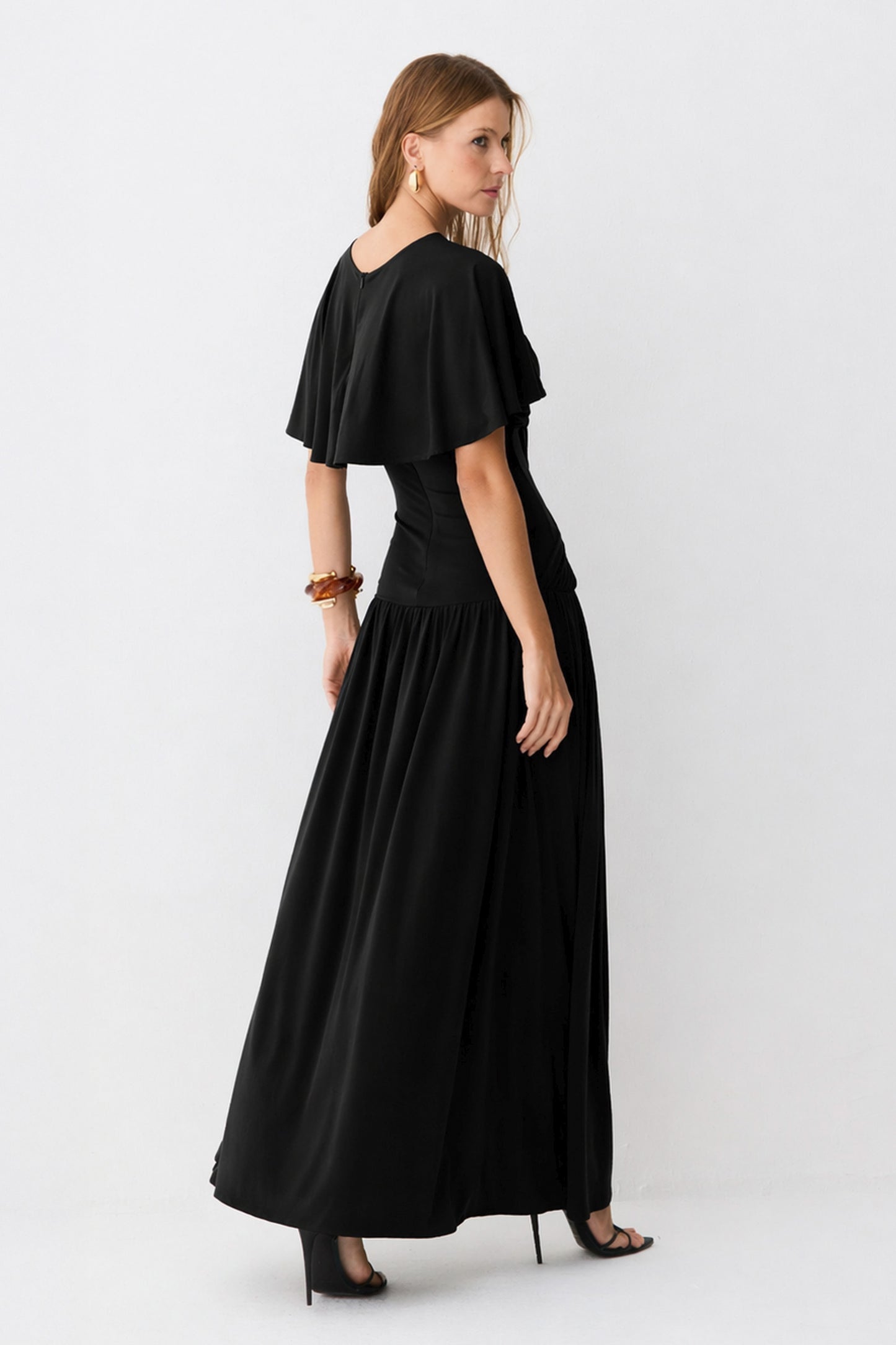 VESTIDO MIDI DETALHE FAIXA CINTURA SOBREPOSICAO FLUIDA COLEÇÃO INVERNO 26