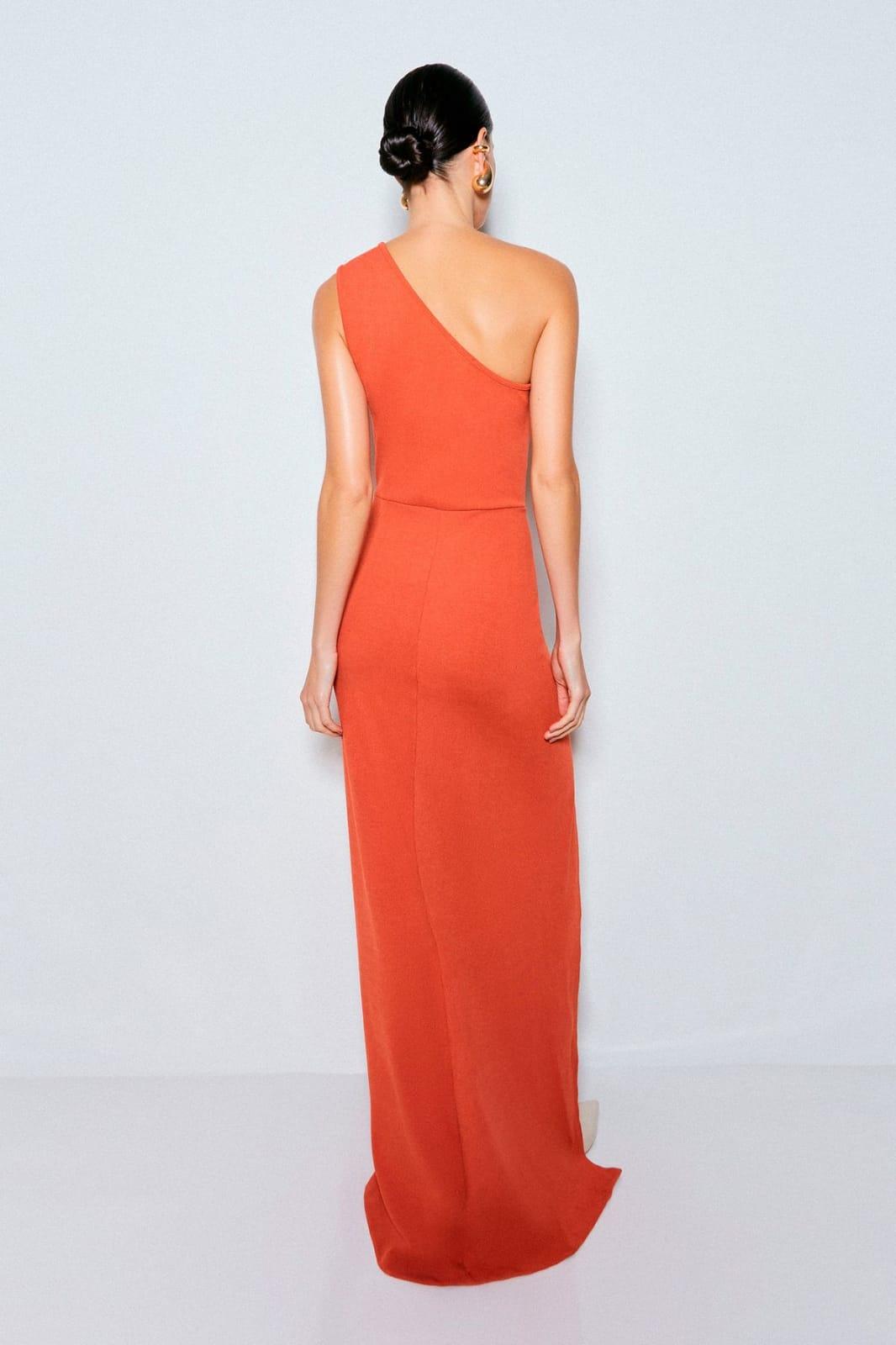 VESTIDO LONGO UM OMBRO SÓ COM FENDA COLEÇÃO INVERNO 24