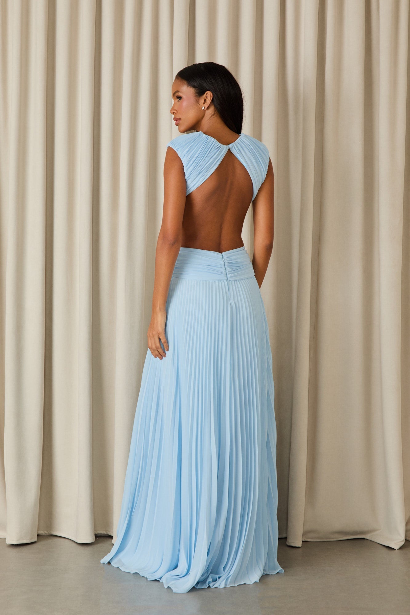 VESTIDO LONGO KARLIE PLISSADO COLEÇÃO INVERNO 26